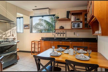 Casa à venda com 525m², 5 quartos e 4 vagas