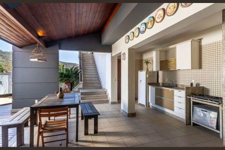 Casa à venda com 525m², 5 quartos e 4 vagas