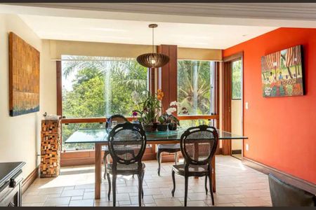 Casa à venda com 525m², 5 quartos e 4 vagas
