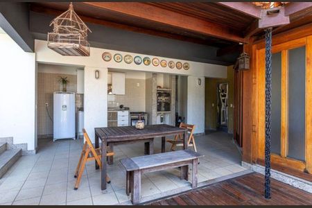 Casa à venda com 525m², 5 quartos e 4 vagas