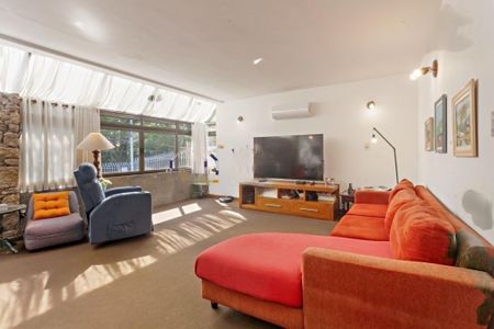 Casa à venda com 3 quartos, 333m² em Vila Inah, São Paulo