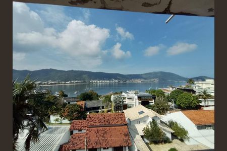 Casa à venda com 373m², 4 quartos e 1 vaga