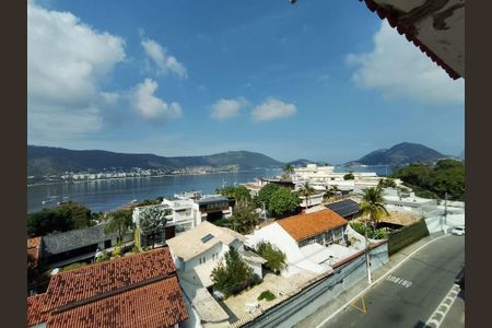 Casa à venda com 373m², 4 quartos e 1 vaga