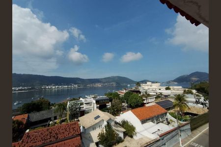 Casa à venda com 373m², 4 quartos e 1 vaga