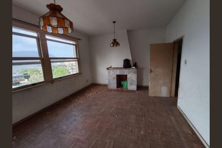 Casa à venda com 373m², 4 quartos e 1 vaga