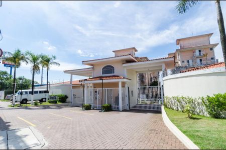 Apartamento à venda com 72m², 3 quartos e 1 vaga Apartamento à venda com 72m², 3 quartos e 1 vagaFachada e portaria