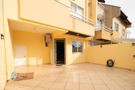 Garagem de casa à venda com 3 quartos, 92m² em Novo Mundo, Curitiba