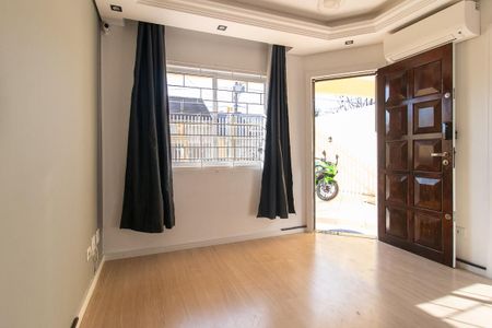 Sala de casa para alugar com 3 quartos, 92m² em Novo Mundo, Curitiba