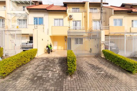 Fachada de casa à venda com 3 quartos, 92m² em Novo Mundo, Curitiba