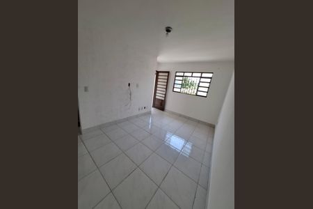 Casa para alugar com 51m², 2 quartos e 2 vagas Casa para alugar com 51m², 2 quartos e 2 vagasSala