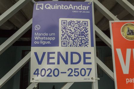 Casa à venda com 125m², 3 quartos e 2 vagas Casa à venda com 125m², 3 quartos e 2 vagasFachada