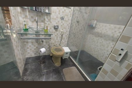Casa de condomínio à venda com 159m², 4 quartos e 5 vagas Casa de condomínio à venda com 159m², 4 quartos e 5 vagasBanheiro 2