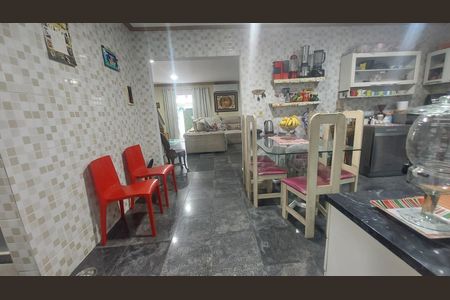 Casa de condomínio à venda com 159m², 4 quartos e 5 vagas Casa de condomínio à venda com 159m², 4 quartos e 5 vagasCozinha