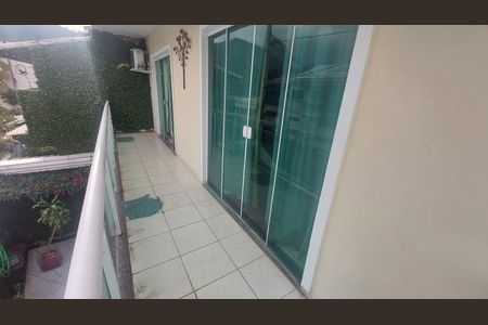 Casa de condomínio à venda com 159m², 4 quartos e 5 vagas Casa de condomínio à venda com 159m², 4 quartos e 5 vagasVaranda