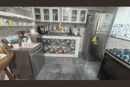 Casa de condomínio à venda com 159m², 4 quartos e 5 vagas Casa de condomínio à venda com 159m², 4 quartos e 5 vagasCozinha