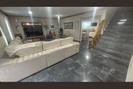 Casa de condomínio à venda com 159m², 4 quartos e 5 vagas Casa de condomínio à venda com 159m², 4 quartos e 5 vagasSala