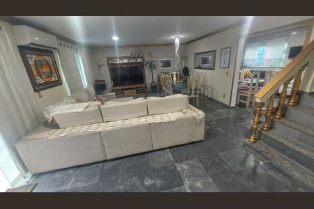 Casa de condomínio à venda com 159m², 4 quartos e 5 vagas Casa de condomínio à venda com 159m², 4 quartos e 5 vagasSala
