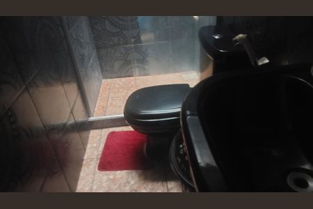 Casa de condomínio à venda com 159m², 4 quartos e 5 vagas Casa de condomínio à venda com 159m², 4 quartos e 5 vagasBanheiro 1