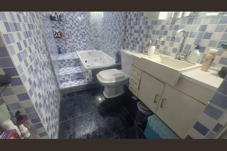 Casa de condomínio à venda com 159m², 4 quartos e 5 vagas Casa de condomínio à venda com 159m², 4 quartos e 5 vagasBanheiro 3