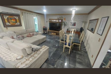 Casa de condomínio à venda com 159m², 4 quartos e 5 vagas Casa de condomínio à venda com 159m², 4 quartos e 5 vagasSala