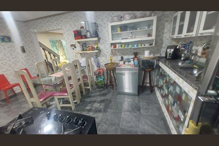 Casa de condomínio à venda com 159m², 4 quartos e 5 vagas Casa de condomínio à venda com 159m², 4 quartos e 5 vagasCozinha