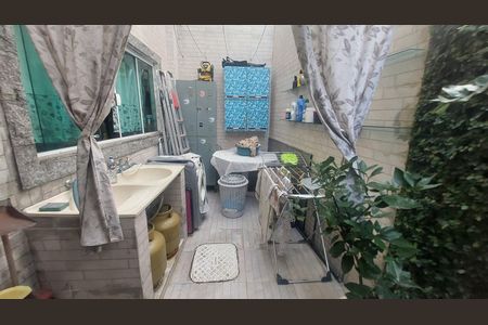 Casa de condomínio à venda com 159m², 4 quartos e 5 vagas Casa de condomínio à venda com 159m², 4 quartos e 5 vagasÁrea de serviço