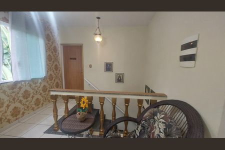 Casa de condomínio à venda com 159m², 4 quartos e 5 vagas Casa de condomínio à venda com 159m², 4 quartos e 5 vagasCorredor