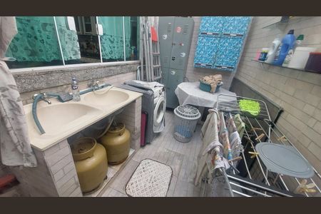 Casa de condomínio à venda com 159m², 4 quartos e 5 vagas Casa de condomínio à venda com 159m², 4 quartos e 5 vagasÁrea de serviço