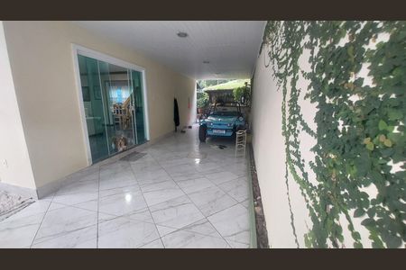 Casa de condomínio à venda com 159m², 4 quartos e 5 vagas Casa de condomínio à venda com 159m², 4 quartos e 5 vagasGaragem