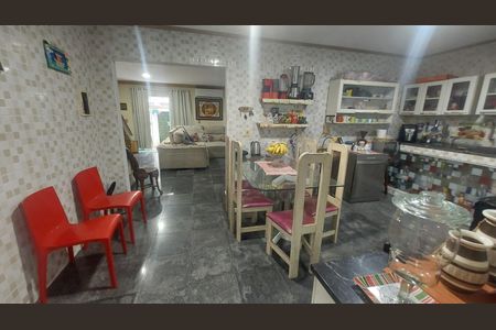 Casa de condomínio à venda com 159m², 4 quartos e 5 vagas Casa de condomínio à venda com 159m², 4 quartos e 5 vagasCozinha