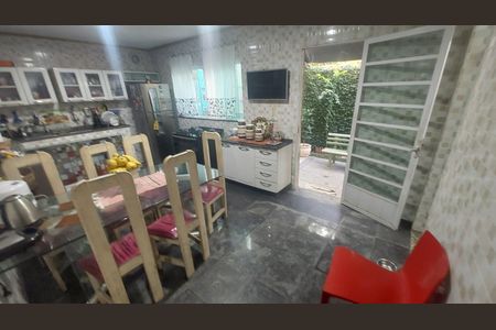 Casa de condomínio à venda com 159m², 4 quartos e 5 vagas Casa de condomínio à venda com 159m², 4 quartos e 5 vagasCozinha
