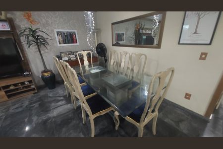 Casa de condomínio à venda com 159m², 4 quartos e 5 vagas Casa de condomínio à venda com 159m², 4 quartos e 5 vagasSala