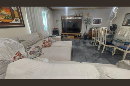 Casa de condomínio à venda com 159m², 4 quartos e 5 vagas Casa de condomínio à venda com 159m², 4 quartos e 5 vagasSala