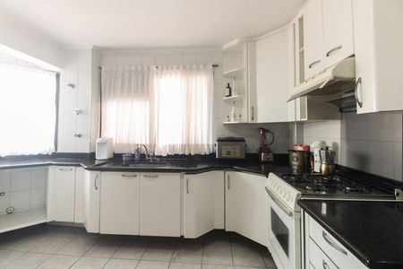 Apartamento à venda com 90m², 3 quartos e 2 vagasCozinha 