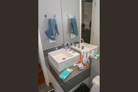 Apartamento à venda com 158m², 4 quartos e 2 vagas Apartamento à venda com 158m², 4 quartos e 2 vagasBanheiro Social