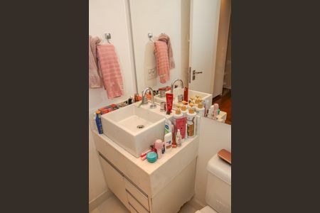 Apartamento à venda com 158m², 4 quartos e 2 vagas Apartamento à venda com 158m², 4 quartos e 2 vagasBanheiro da Suíte 2