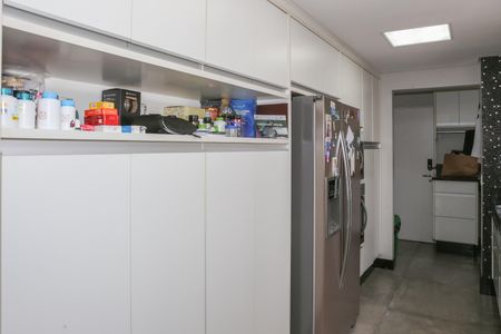 Apartamento à venda com 158m², 4 quartos e 2 vagas Apartamento à venda com 158m², 4 quartos e 2 vagasCozinha e Área de Serviço