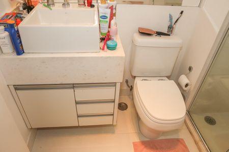 Apartamento à venda com 158m², 4 quartos e 2 vagas Apartamento à venda com 158m², 4 quartos e 2 vagasBanheiro da Suíte 2