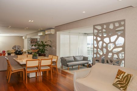 Apartamento à venda com 158m², 4 quartos e 2 vagas Apartamento à venda com 158m², 4 quartos e 2 vagasSala