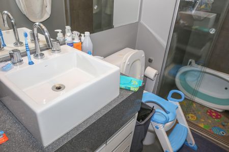 Apartamento à venda com 158m², 4 quartos e 2 vagas Apartamento à venda com 158m², 4 quartos e 2 vagasBanheiro Social