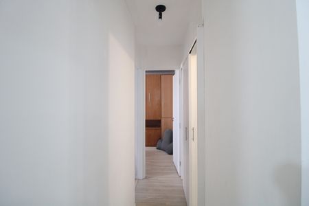Corredor de apartamento à venda com 2 quartos, 50m² em Jardim Anhanguera, São Paulo