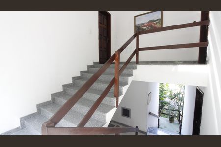 Apartamento para alugar com 55m², 2 quartos e 1 vagaEscadas