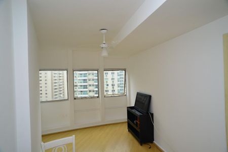 Sala de apartamento à venda com 1 quarto, 36m² em Barra da Tijuca, Rio de Janeiro