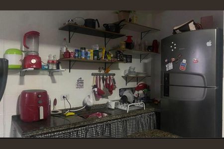 Cozinha de apartamento para alugar com 2 quartos, 45m² em Coqueiros, Florianópolis