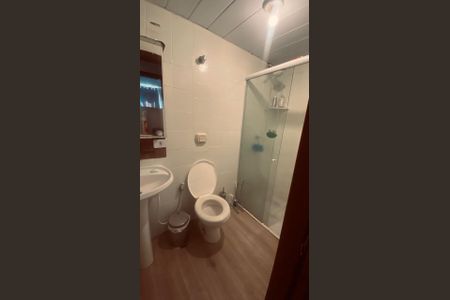 Banheiro de apartamento para alugar com 2 quartos, 45m² em Coqueiros, Florianópolis