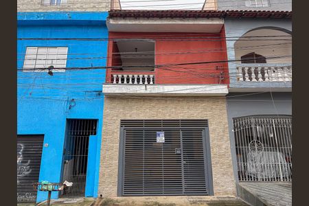Casa à venda com 120m², 5 quartos e 1 vaga Casa à venda com 120m², 5 quartos e 1 vagaFachada