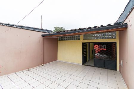 Casa à venda com 120m², 5 quartos e 1 vaga Casa à venda com 120m², 5 quartos e 1 vagaVaranda