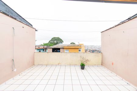 Casa à venda com 120m², 5 quartos e 1 vaga Casa à venda com 120m², 5 quartos e 1 vagaVaranda