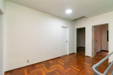 Casa à venda com 120m², 5 quartos e 1 vaga Casa à venda com 120m², 5 quartos e 1 vagaHall