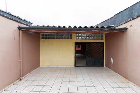 Casa à venda com 120m², 5 quartos e 1 vaga Casa à venda com 120m², 5 quartos e 1 vagaVaranda